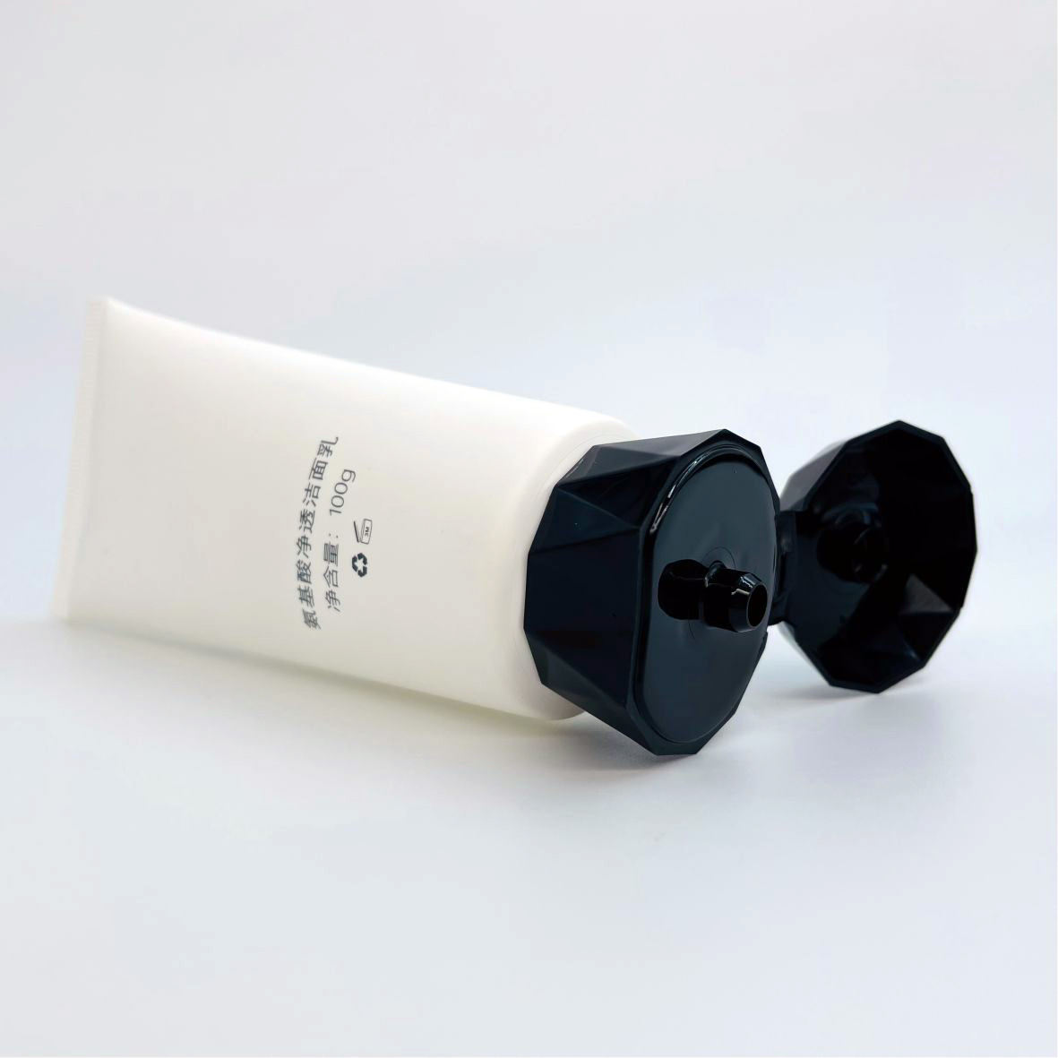 Tubo de plástico PE de compresión suave personalizado con tapa abatible para el cuidado de la piel, lavado de cara, limpiador facial, crema, loción, cosméticos, tipo champú