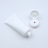 Tubo de plástico cosmético suave para apretar loción de PE vacío personalizado con tapa abatible para superficie de lavado de cara manejada mediante estampado en caliente