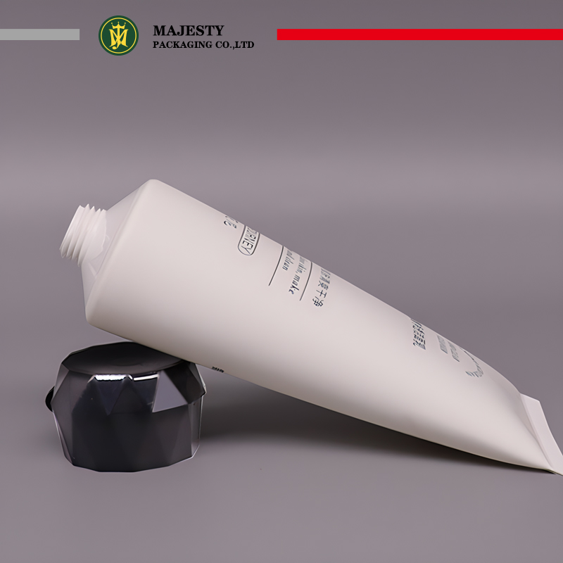 Tubo de base vacío con tapa abatible de 40mm de diámetro personalizado, 60 ~ 150ml para rímel y loción corporal, crema de limpieza facial, uso cosmético