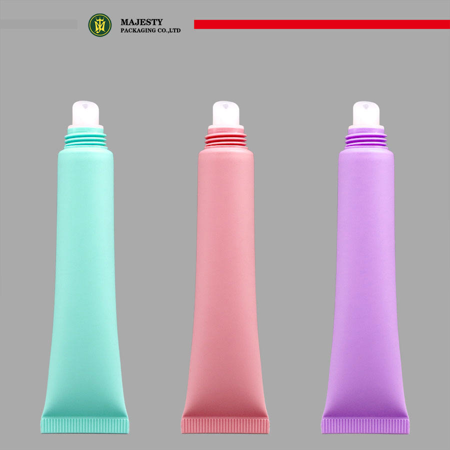 OEM/ODM personalizado 10ml 15ml tubo de brillo de labios de plástico con tapa de acrílico tubo de bálsamo labial para envases cosméticos superficie de estampado en caliente