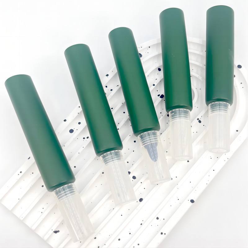 Tubos exprimibles de brillo labial suave de lujo, superficie serigrafiada amigable para el cuidado de la piel, embalaje y aplicador de crema para ojos
