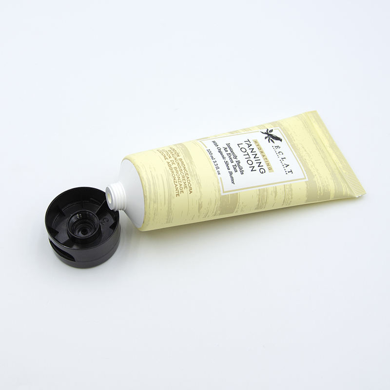 Tubo de lavado de cara cosmético suave OEM con superficie de estampado en caliente de tubo cosmético de plástico con tapa abatible