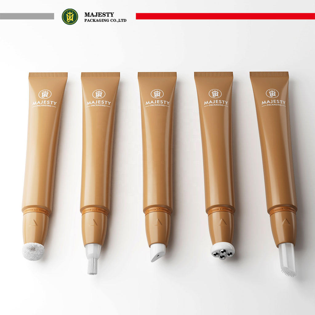 Tubo de plástico PE cosmético con cabezal de masaje de bola de acero inoxidable, aplicador de cepillo para brillo de labios y loción, embalaje cosmético