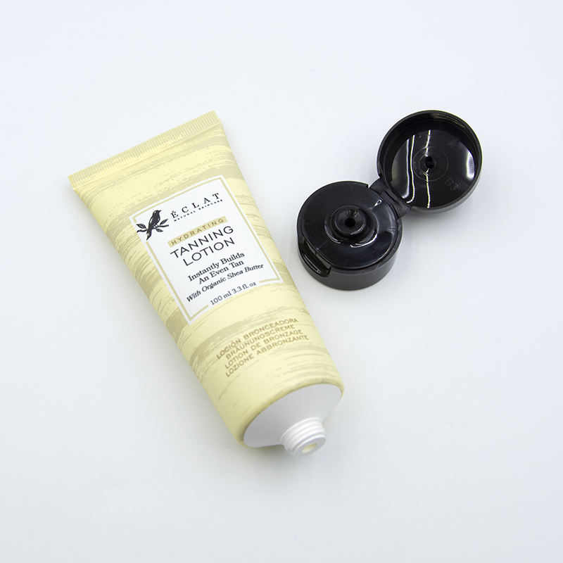 Tubo de lavado de cara cosmético suave OEM con superficie de estampado en caliente de tubo cosmético de plástico con tapa abatible