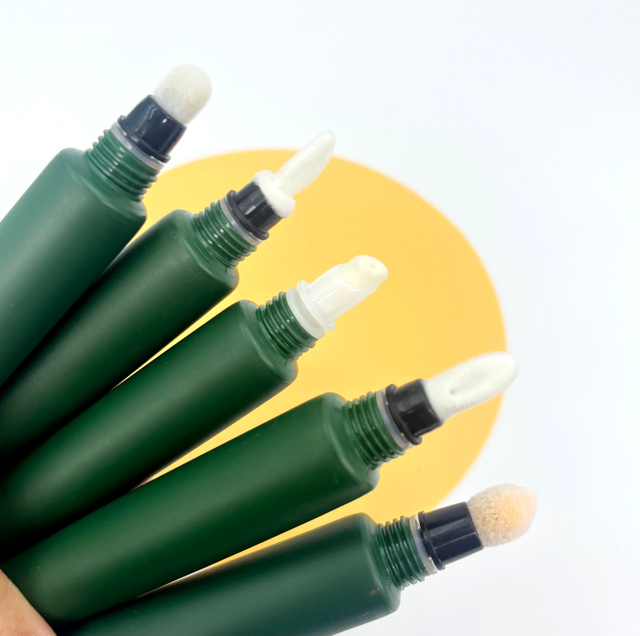 Envases de bálsamo labial personalizados, redondos de plástico, respetuosos con el medio ambiente, populares, con aplicador flocado, protector solar, crema para ojos, máscaras para el cuidado de la piel