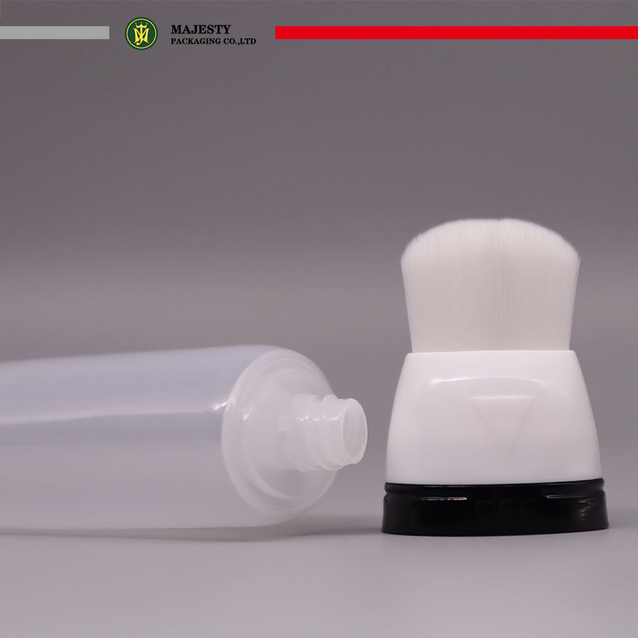 Tubo de plástico vacío personalizado con aplicador de cepillo suave para tubo de base cosmética