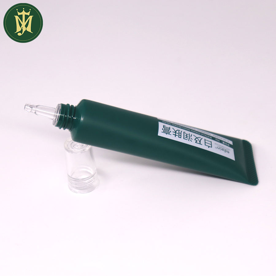 Tubos de plástico cosméticos para envases de cremas para ojos y esencias para manchas.