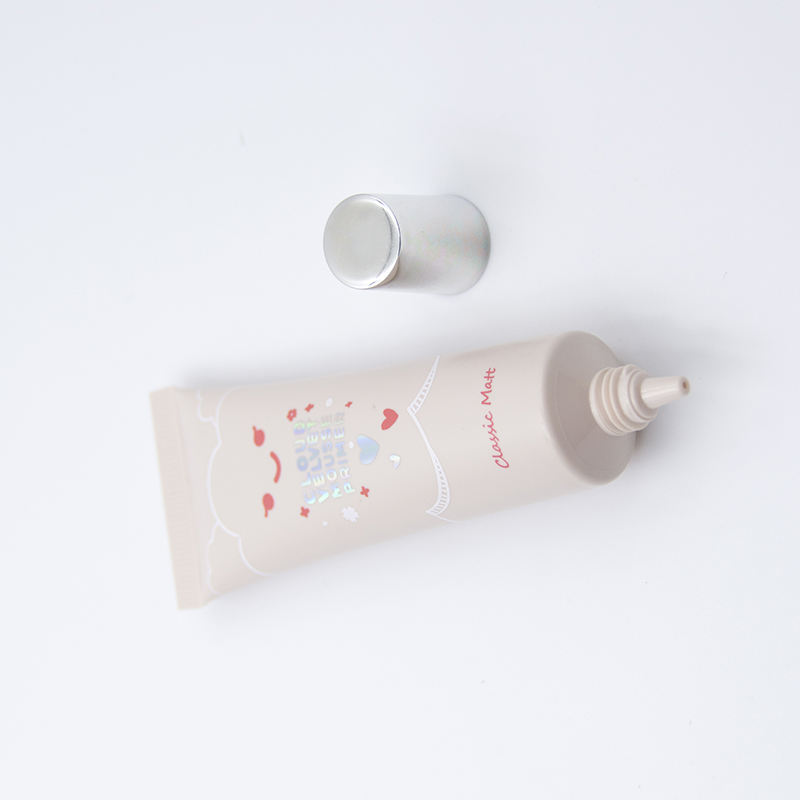 OEM15ML BB Foundation crema líquida punta para boquilla larga tapa de tornillo PE tubo cosmético embalaje protector solar crema para ojos con tubo exprimidor