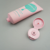 Máscara cosmética de plástico con tubo de embalaje de crema limpiadora facial con logotipo personalizado con tornillo o tapa abatible para lavado de cara