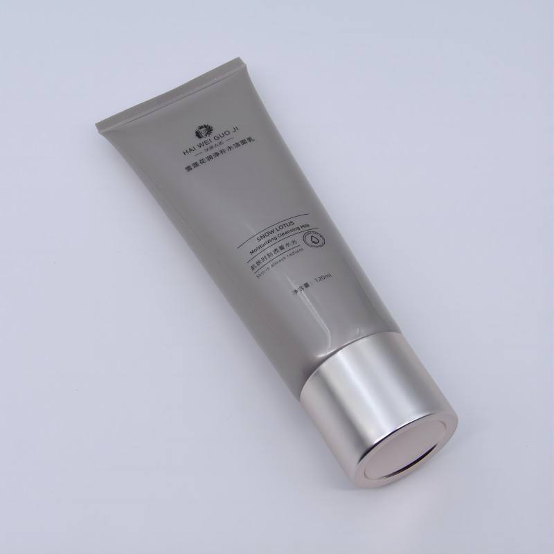 Precio de fábrica del tubo de PP de compresión suave OEM de 120 ml apto directamente para limpiador facial o protector solar para uso cosmético de limpiador facial