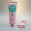 Máscara cosmética de plástico con tubo de embalaje de crema limpiadora facial con logotipo personalizado con tornillo o tapa abatible para lavado de cara