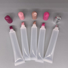 Tubo de lápiz labial y brillo de labios de PP suave personalizado con aplicador de plástico con tapón de rosca para cosméticos de 19 mm de diámetro 10 ml 15 ml 20 ml