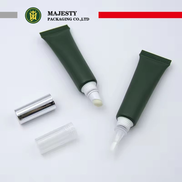 OEM y ODM 10ml PE Tubos de plástico blando con cepillo y aplicador de silicona Brillo de labios Lápiz labial Bálsamo labial Tubo de cepillo para uñas