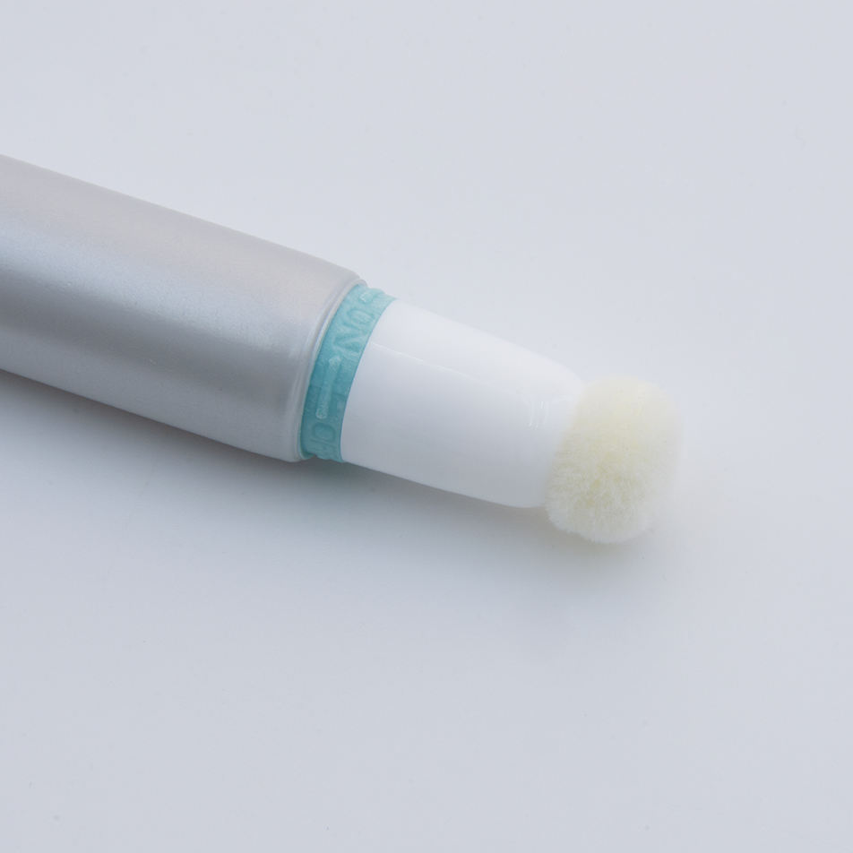 Logotipo personalizado, tubos de brillo de labios naranja de 10ml, cosméticos de plástico vacíos con aplicador de pincel flocado para maquillaje facial y de máscara