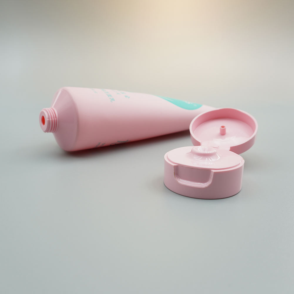 Máscara cosmética de plástico con tubo de embalaje de crema limpiadora facial con logotipo personalizado con tornillo o tapa abatible para lavado de cara