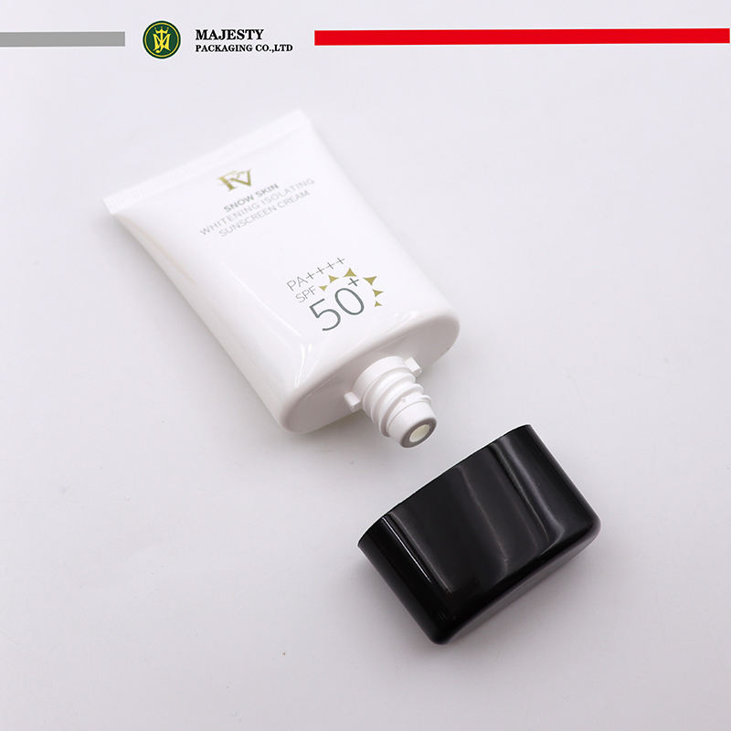Tubos de plástico PE ovalados planos personalizados de 30 ml y 50 ml para crema protectora solar y base BB con empaque de tapón de rosca para cosméticos