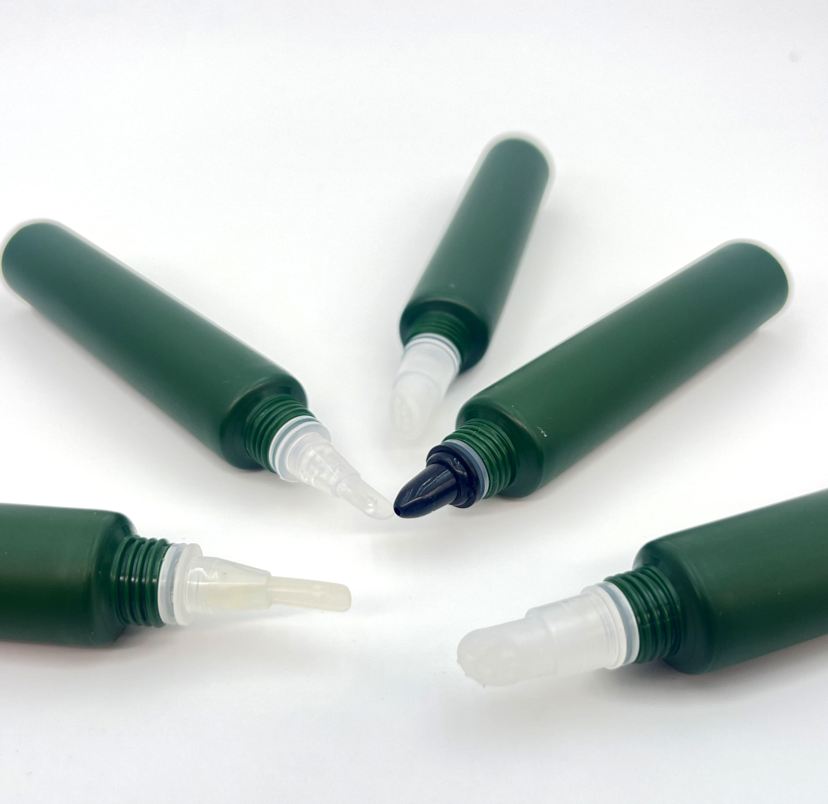 Tubos exprimibles de brillo labial suave de lujo, superficie serigrafiada amigable para el cuidado de la piel, embalaje y aplicador de crema para ojos