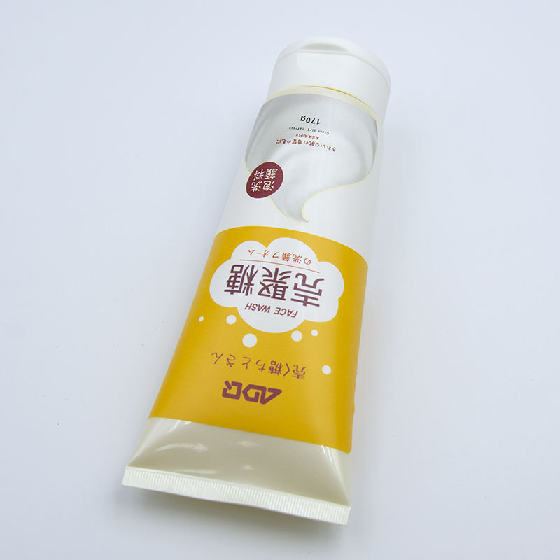 Tubo exprimidor de plástico blando OEM con tapa abatible para crema de manos, lavado de cara, cuidado de la piel con loción cosmética de superficie de estampado en caliente