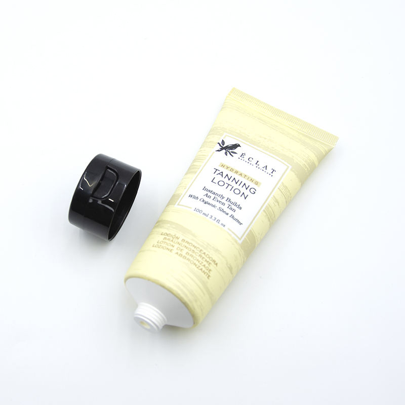 Tubo de lavado de cara cosmético suave OEM con superficie de estampado en caliente de tubo cosmético de plástico con tapa abatible