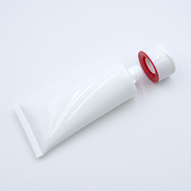 Tubo de plástico cosmético suave para apretar loción de PE vacío personalizado con tapa abatible para superficie de lavado de cara manejada mediante estampado en caliente