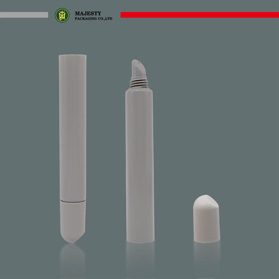 OEM y ODM Mini pequeños tubos de plástico blando de 10 ml PE con punta de silicona Punta de PE Brillo de labios Barra de labios Bálsamo labial Diseño de compresión