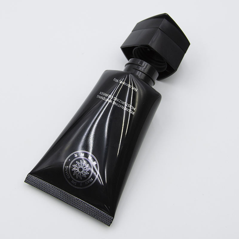 Tubos de plástico cosméticos personalizados de venta caliente 50 ml 100 ml 150 ml Envases exprimidos suaves con tapa especial Crema facial limpiadora facial