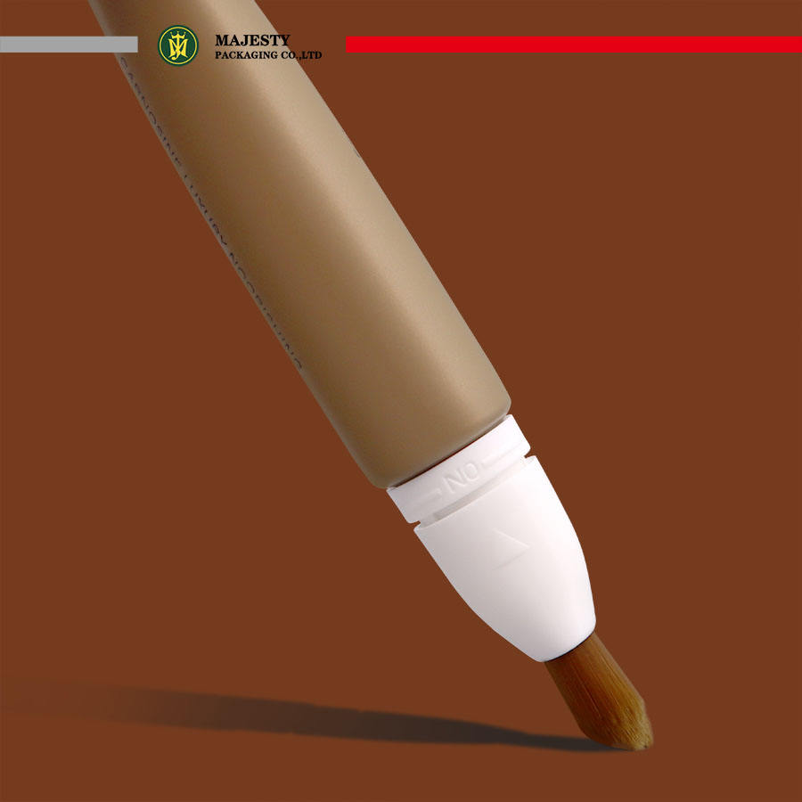 Tubo de plástico OEM con cabezal de cepillo, manejo de superficie de estampado en caliente para colorete, crema para ojos, herramienta cosmética con loción